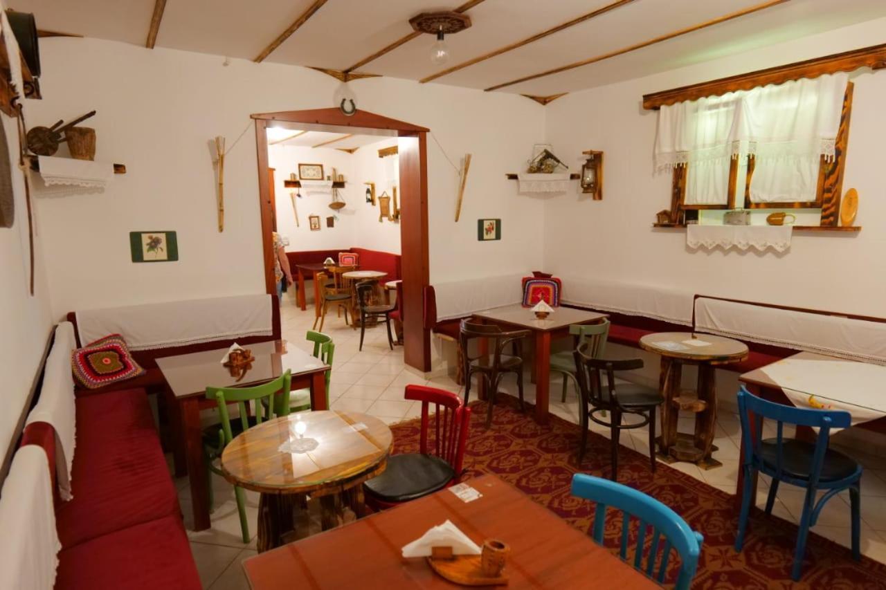 Hotel Veli Sarande Ngoại thất bức ảnh