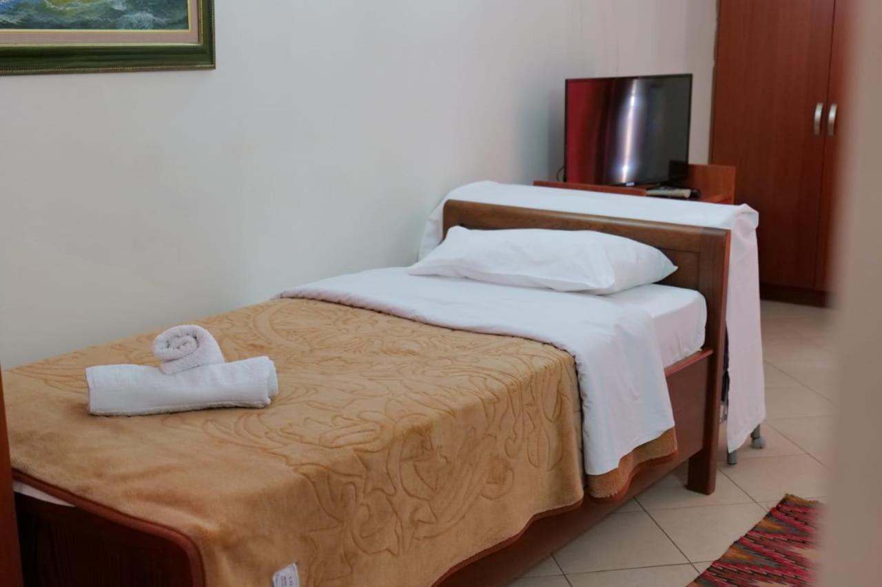 Hotel Veli Sarande Ngoại thất bức ảnh