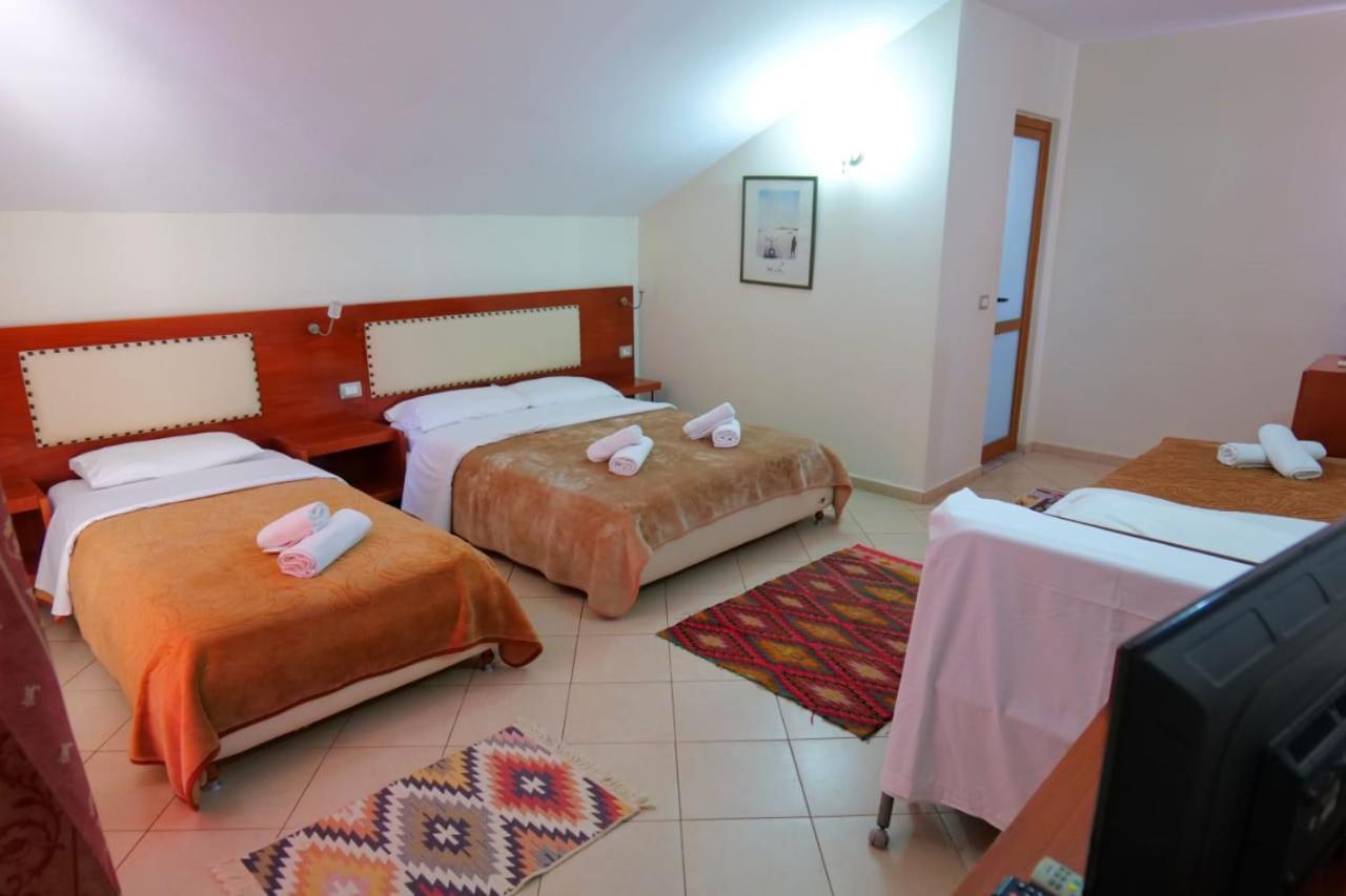 Hotel Veli Sarande Ngoại thất bức ảnh