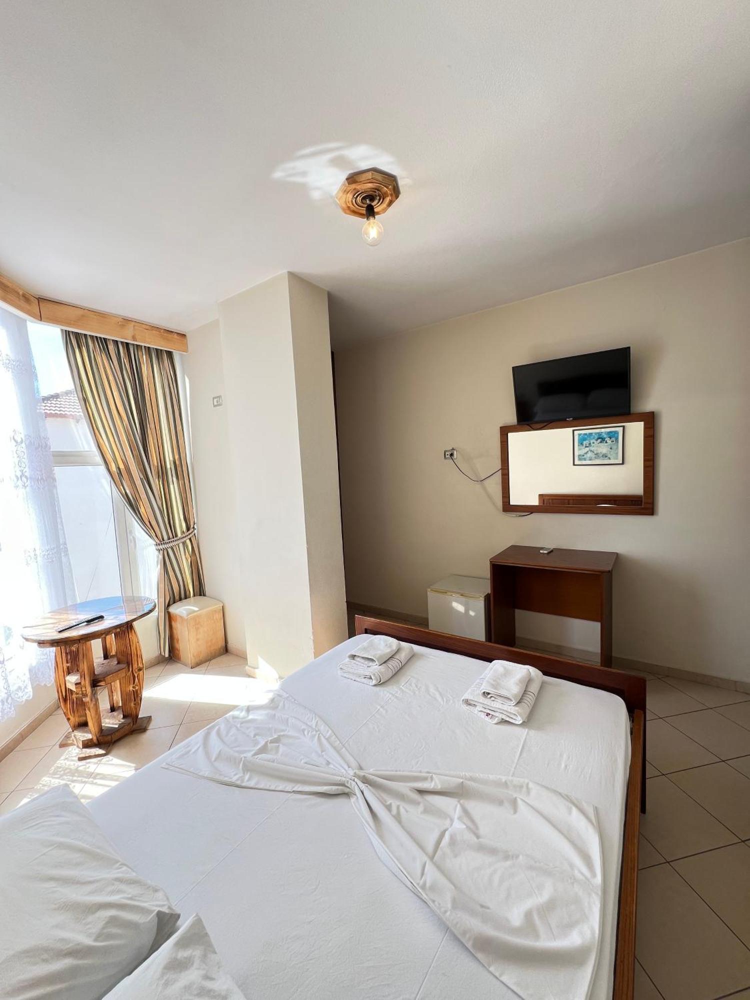 Hotel Veli Sarande Ngoại thất bức ảnh