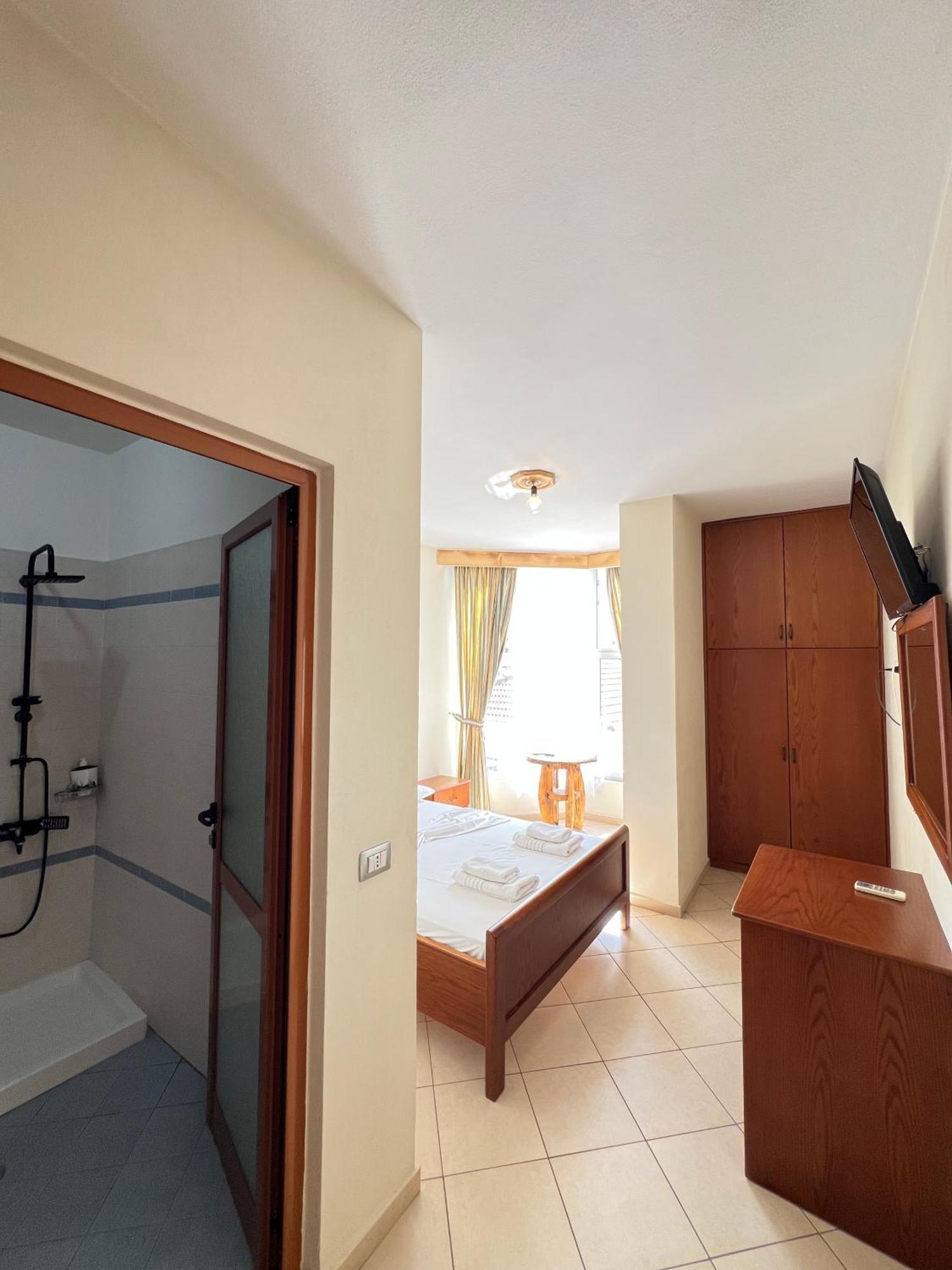 Hotel Veli Sarande Ngoại thất bức ảnh