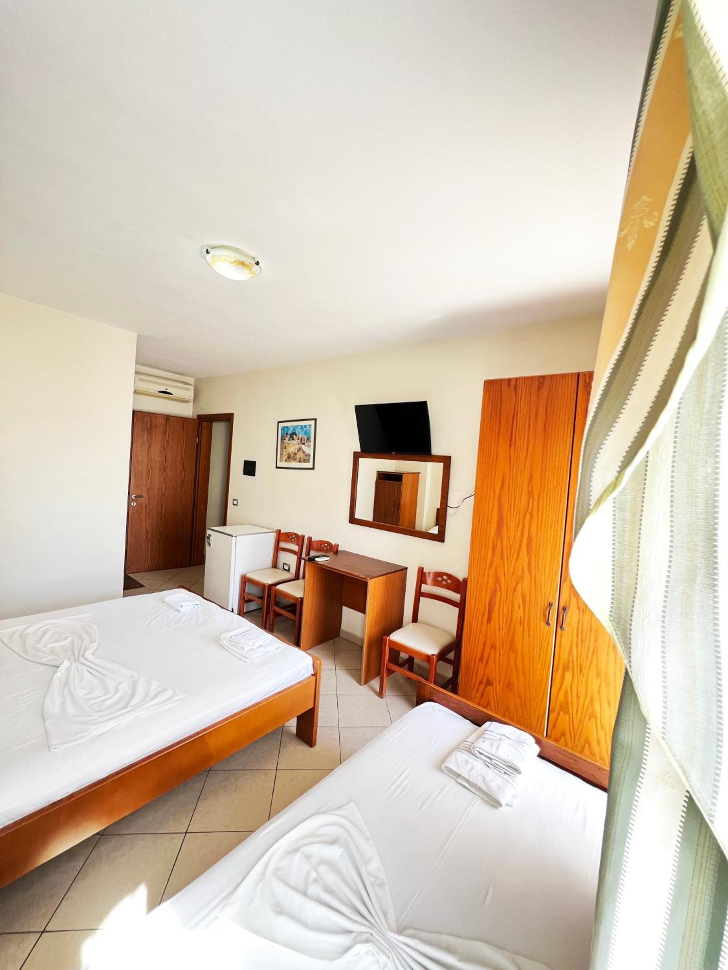 Hotel Veli Sarande Ngoại thất bức ảnh