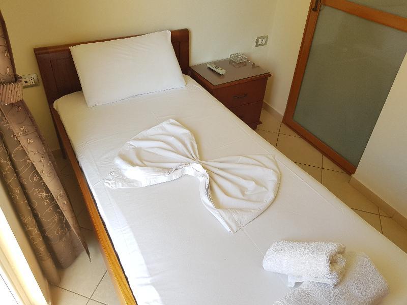 Hotel Veli Sarande Ngoại thất bức ảnh